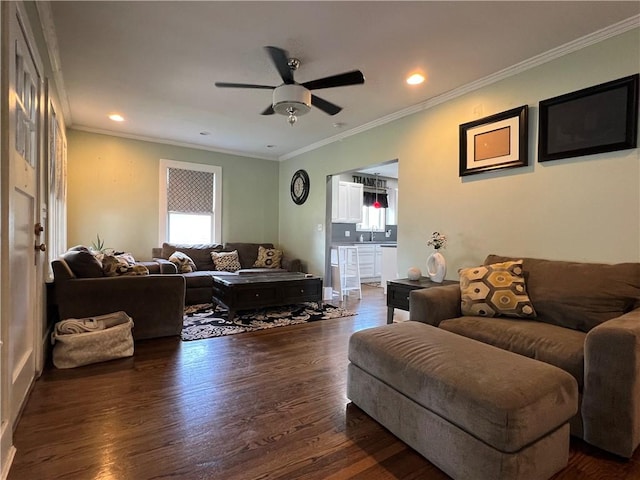 living area with ceiling fan, recessed lighting, dark wood-style floors, and ornamental molding