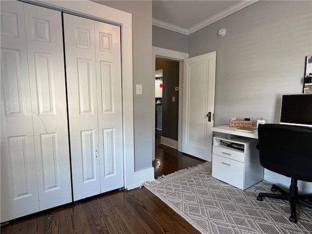 office with crown molding, baseboards, and dark wood-type flooring