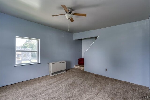 spare room with carpet and ceiling fan