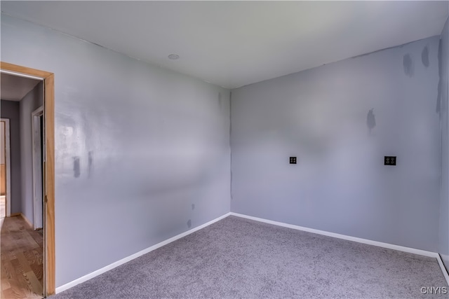 spare room with carpet flooring