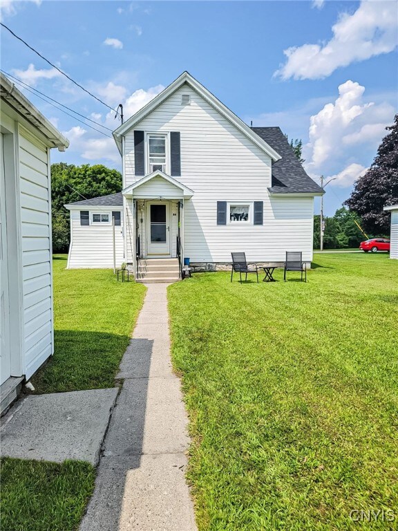 bungalow-style house featuring a front yard