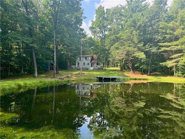 view of yard featuring a water view