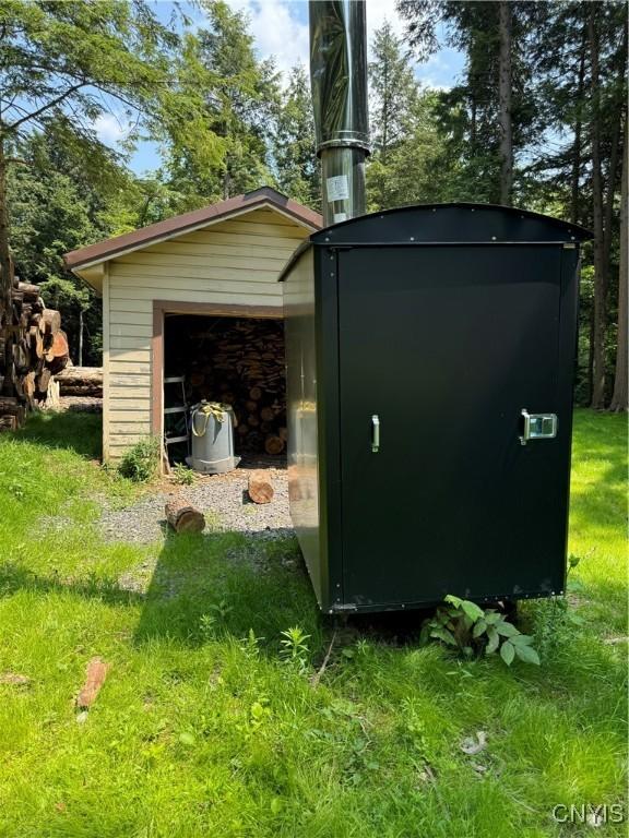 view of outbuilding