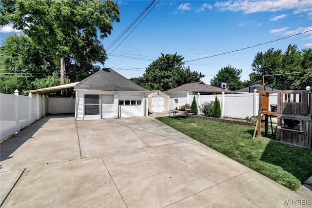 garage featuring a lawn