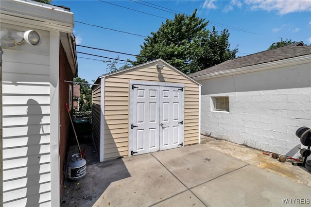 view of outbuilding