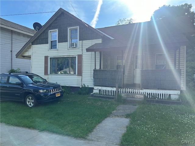 view of front of home featuring a front yard