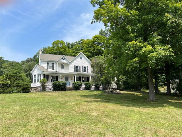 view of front facade featuring a porch and a front yard