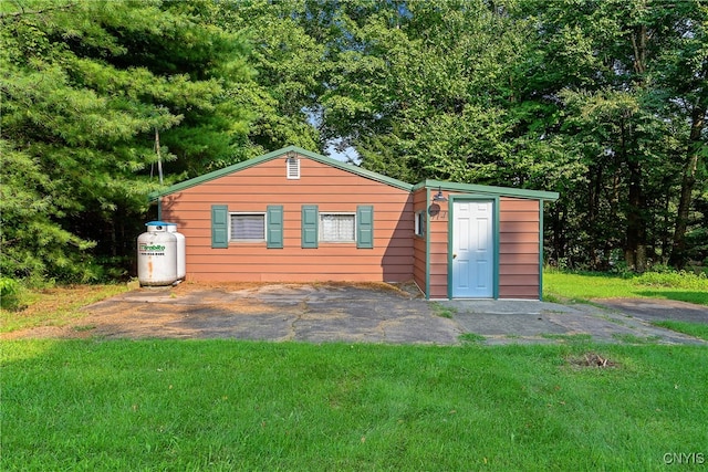 exterior space featuring a yard