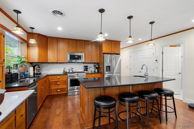 kitchen featuring sink, a center island, dark hardwood / wood-style floors, and stainless steel appliances