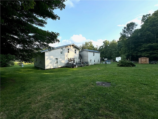 view of yard with a storage shed