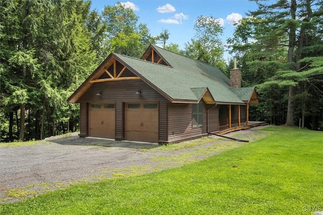 view of front facade featuring a front lawn and a garage