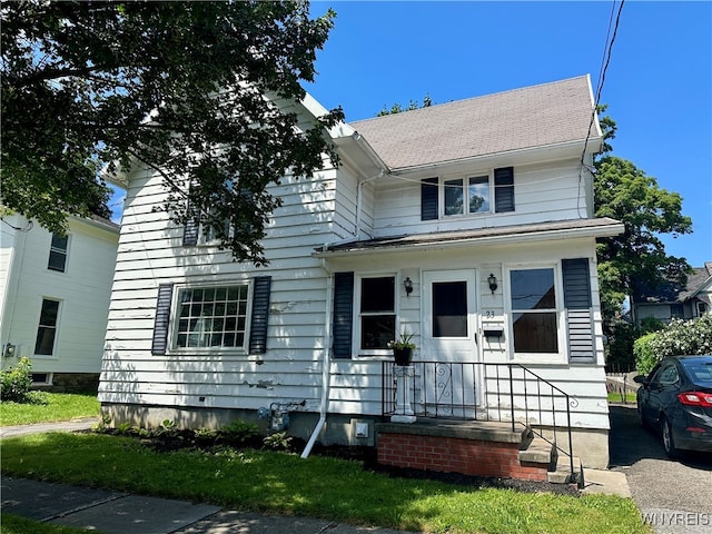 view of front of home with a front lawn