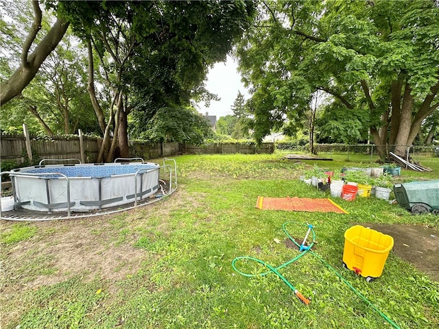 view of yard featuring a fenced in pool