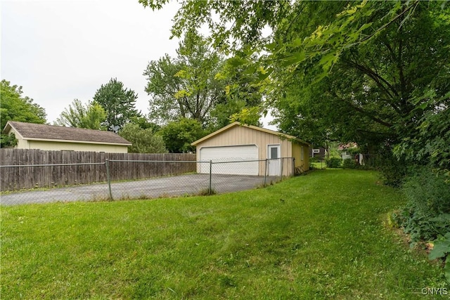 view of yard featuring an outbuilding and a garage