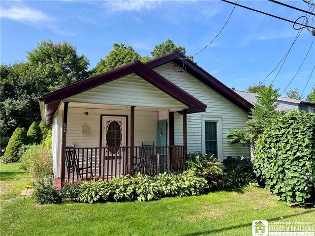 bungalow featuring a porch and a front yard