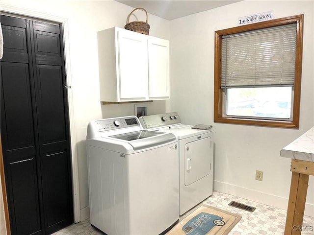 washroom featuring visible vents, cabinet space, independent washer and dryer, and baseboards