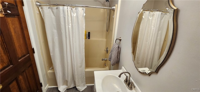 bathroom featuring sink and shower / tub combo