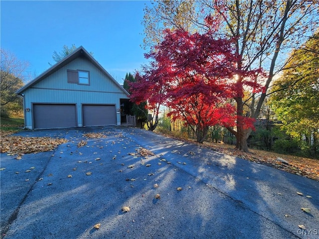 1666 Buffs Blf, Skaneateles, NY 13152 - view of side of home featuring a detached garage