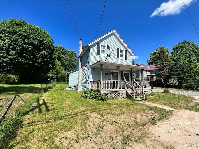 view of front of home featuring a porch and a front yard