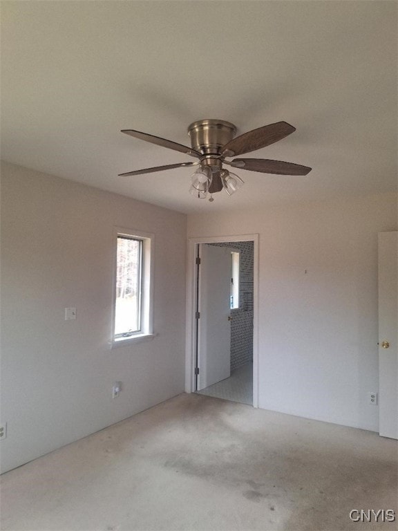 unfurnished room featuring light carpet and ceiling fan