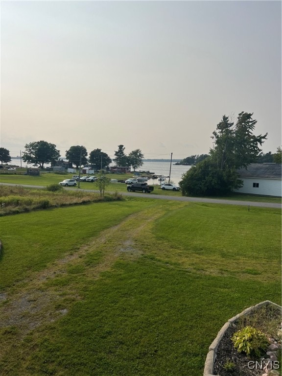 view of yard featuring a water view