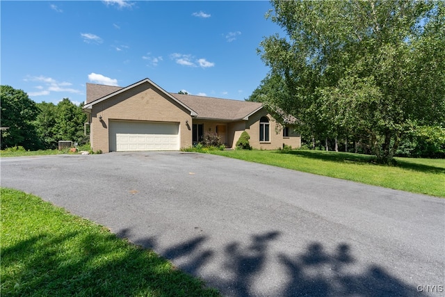 view of front of property featuring a front yard and a garage