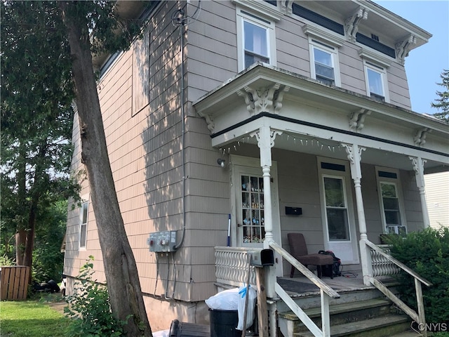 view of front of property with covered porch