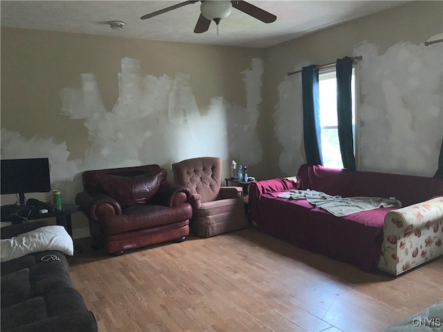 living room featuring hardwood / wood-style flooring and ceiling fan