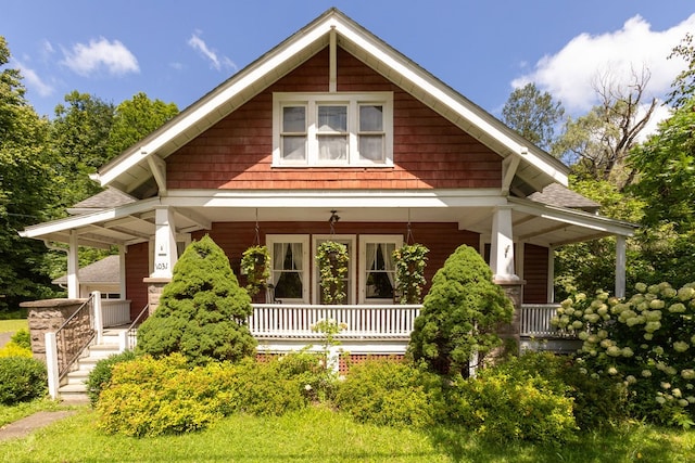 view of front of property featuring a porch