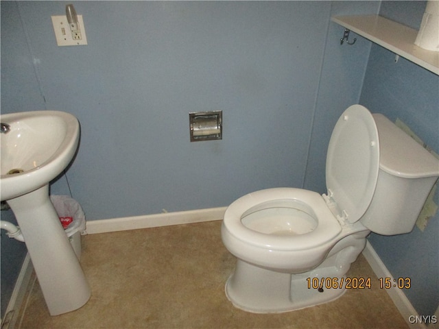 bathroom featuring toilet