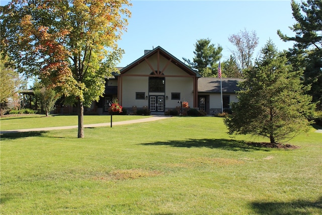 view of front of home featuring a front yard