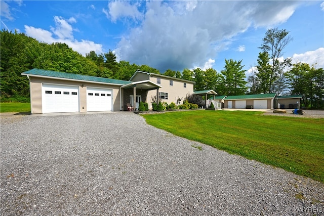 view of front of home featuring a garage and a front yard