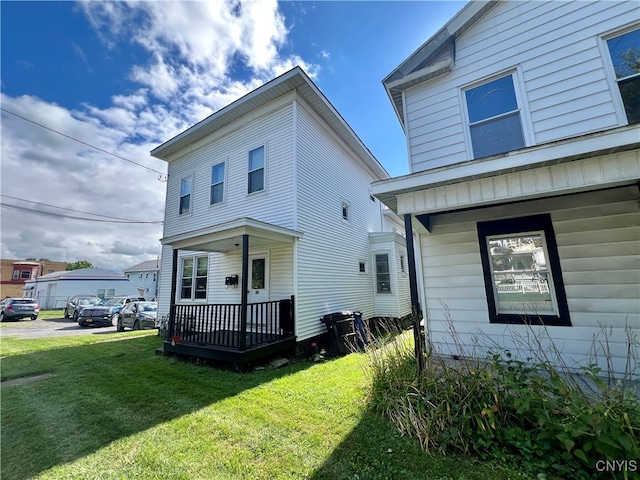 view of front of property with a front yard