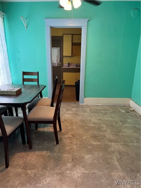 dining room with ceiling fan