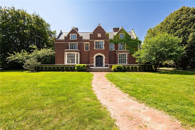 view of front of home with a front yard