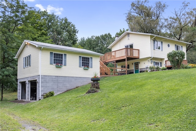 view of front of home with a wooden deck and a front yard