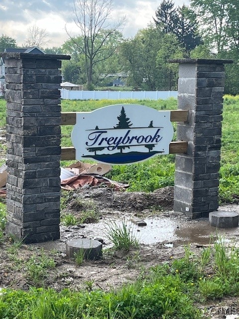 view of community / neighborhood sign