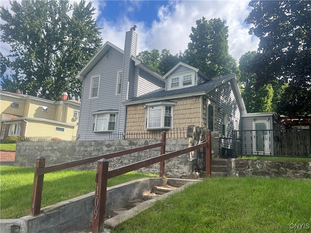 back of house featuring a yard