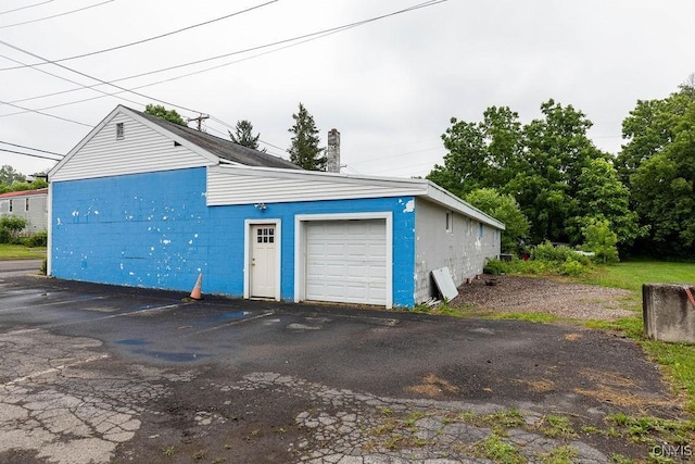554 S 1st St, Fulton, NY 13069 - view of detached garage