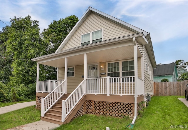 view of front facade featuring a porch and a front lawn