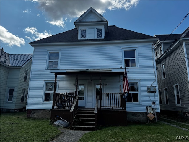 view of front of property with a front lawn