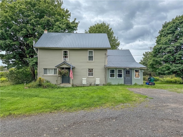 view of front of home with a front lawn