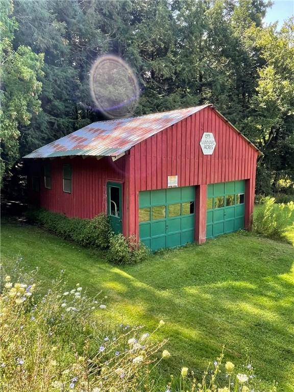 view of detached garage