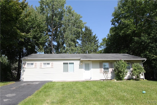 ranch-style home with a front lawn