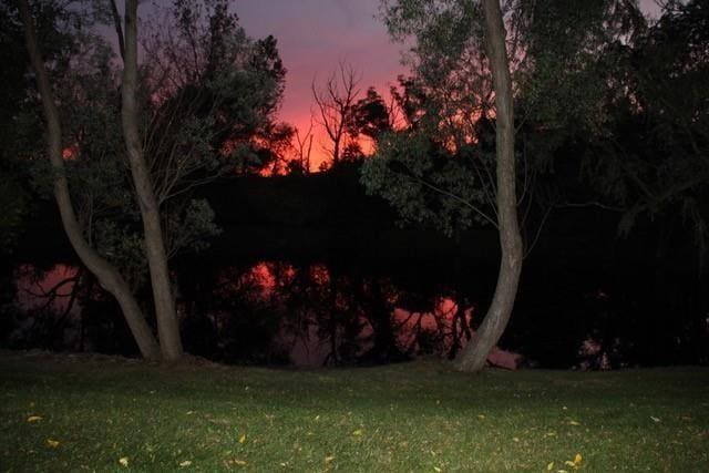 view of yard at dusk