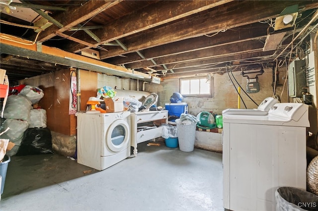 basement featuring washer and clothes dryer