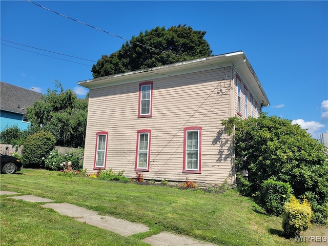 view of side of property featuring a yard