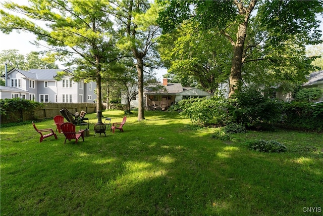 view of yard featuring a fire pit