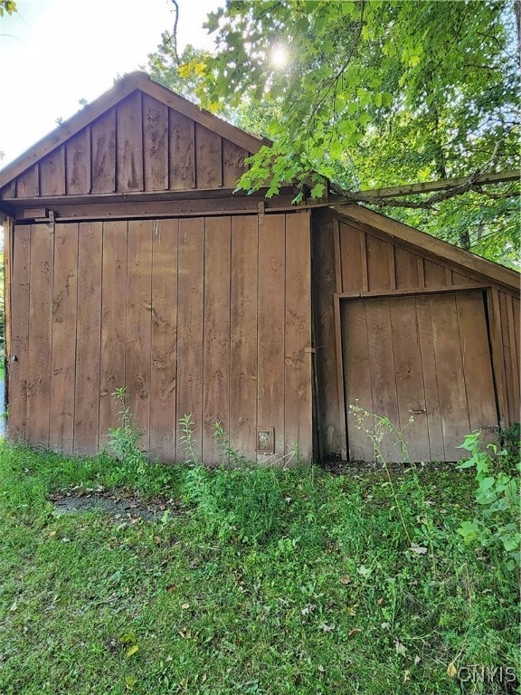 view of outdoor structure