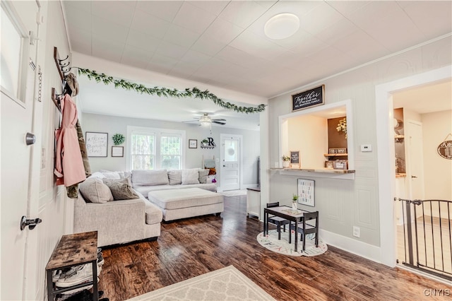 living room with dark wood-type flooring and ceiling fan